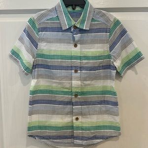 Children’s Place  Short Sleeve Boys Bottom Down Shirt Size 5/6